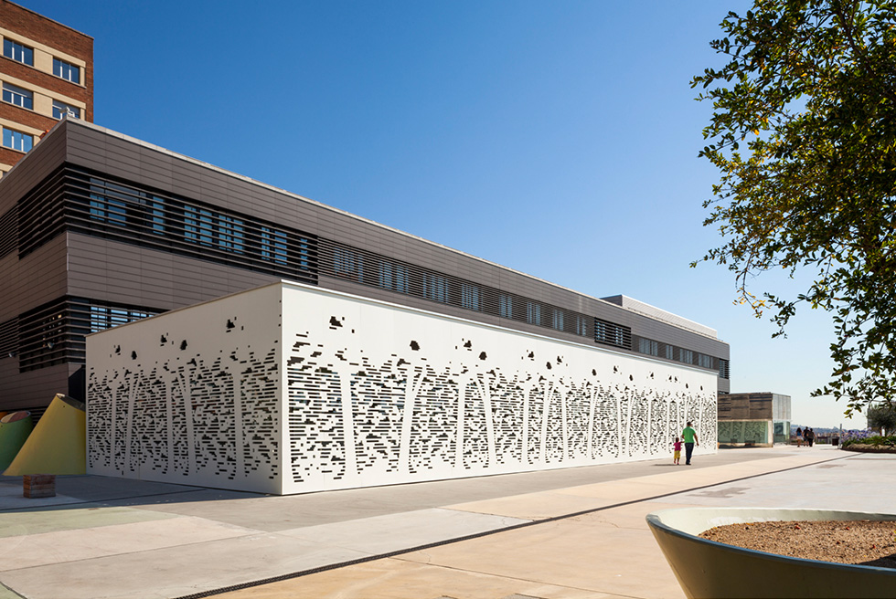 Ditail-materiales-celosias-hospital-sant-Joan-de-Deu-w1